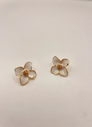 Boucles d’oreilles fleurs blanches dorées - émail brillant & bouton d’or, marke: Tendance, zustand: Neu, mit Etikett, 8,00 €, 9,10 € inklusive Vinted-Käuferschutz