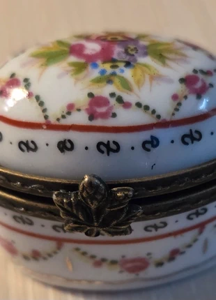Pilulier, boite porcelaine - Joli décor floral - Collection, brand: Collection, condition: Very good, €5.00, €5.95 includes Buyer Protection