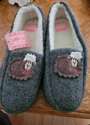 Chausson Jyotis 🎅, marque: Jyotis, état: Neuf avec étiquette, taille: 37, 15,00 €, 16,45 € Protection acheteurs incluse