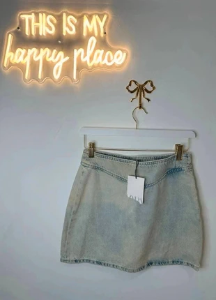 Jupe courte en jean taille haute effiloché bleu clair délavé taille S ZARA, marke: Zara, zustand: Neu, mit Etikett, größe: S / 36 / 8, 8,00 €, 9,10 € beinhaltet Vinted-Käuferschutz Pro