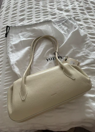 Yuzefi Oyster Shoulder Bag – White Beige Cream, marque: Yuzefi, état: Neuf avec étiquette, 400,00 €, 420,70 € Protection acheteurs incluse
