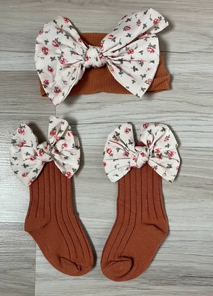 Chaussettes + bandeau bébé, état: Neuf sans étiquette, 4,00 €, 4,90 € Protection acheteurs incluse