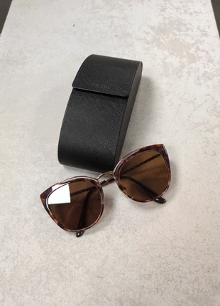 Luxe dames Prada zonnebril, merk: Prada, staat: Heel goed, € 20,00, € 21,70 inclusief Kopersbescherming