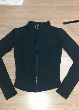 Veste yoga pilates neuf jamais portée taille M/L, état: Très bon état, taille: M / 38 / 10, 10,00 €, 11,20 € Protection acheteurs incluse