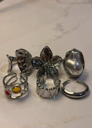 Yk2 silver coloured rings set flower, condition: Very good, size: Adjustable, £7.00, £8.05 includes Buyer Protection Pro