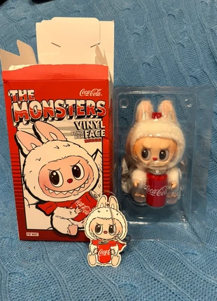 Labubu Coca Cola Series Happy Factor, marca: POPMART, estado: Novo com etiquetas, tamanho: Tamanho único, €28.00, €30.10 inclui Proteção do Comprador