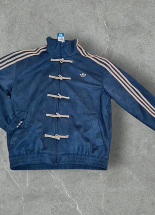 Veste adidas nouvel an chinois bleue en
velours, marca: adidas, estado: Novo com etiquetas, tamanho: M, €140.00, €147.70 inclui Proteção do Comprador