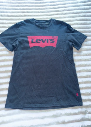 Levi's Graphic Set-In Neck T-Shirt – Black (NWT), brand: Levi's, condition: New without tags, size: S / UK 8-10, £5.00, £5.95 includes Buyer Protection