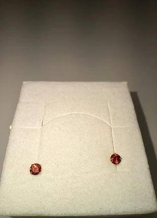 Boucles d'oreilles (puces) rouge et doré, marque: Rouge, état: Neuf sans étiquette, 4,00 €, 4,90 € Protection acheteurs incluse