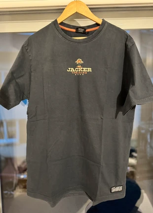 Tee shirt Jacker, marque: Jacker, état: Très bon état, taille: XL, 15,00 €, 16,45 € Protection acheteurs incluse