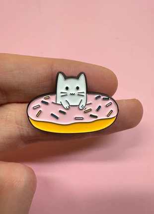 Gatto su ciambella rosa pin, marque: NO LABEL, état: Très bon état, 5,00 €, 5,95 € Protection acheteurs incluse