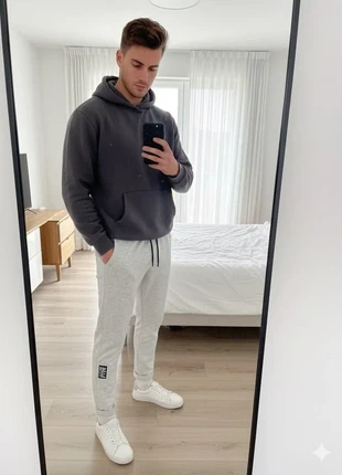 Jogging / Pantalon de Sport Gris Chiné – Détail Logo – Taille M, marque: Osman Koldemir, état: Très bon état, taille: M, 10,00 €, 11,20 € Protection acheteurs incluse