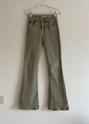 Lois Jeans - high rise flare, 25x32, marque: Lois, état: Bon état, taille: XS / 34 / 6, 15,00 €, 16,45 € Protection acheteurs incluse