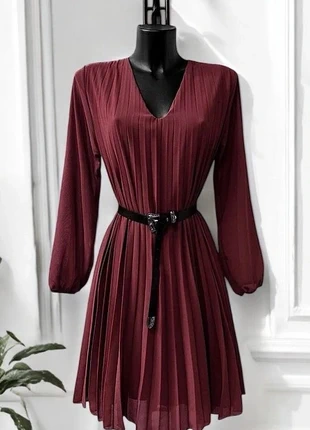 Robe courte bordeaux taille M, marque: Boutique Parisienne, état: Très bon état, taille: M / 38 / 10, 31,00 €, 33,25 € Protection acheteurs (Pro) incluse