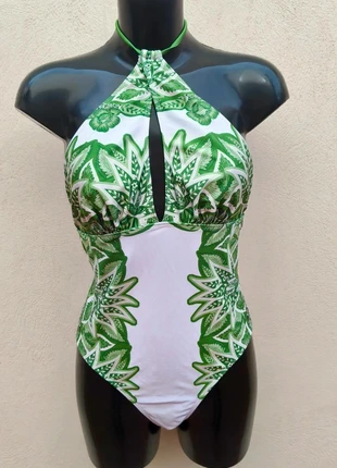 Bonito bañador 🩱 estampado tropical 🦩, marca: Local, estado: Muy bueno, tamaño: L / 40 / 12, 17,00 €, 18,55 € Protección al comprador incluida