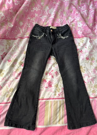 Zwarte denim flared broek met glitters maat 128, marca: spaanse boetiek, estado: Satisfatório, tamanho: 8 anos / 128 cm, €1.00, €1.75 inclui Proteção do Comprador