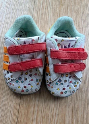 Mini chaussons Adidas bébé multicolores – Taille 17 – Très bon état, marca: adidas, estado: Muito bom, tamanho: 17, €4.20, €5.11 inclui Proteção do Comprador Pro