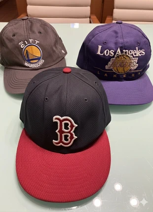lote 3 gorras nba mlb deportivas | warriors lakers boston red sox, marca: New Era, estado: Muito bom, tamanho: Tamanho único, €24.00, €25.90 inclui Proteção do Comprador