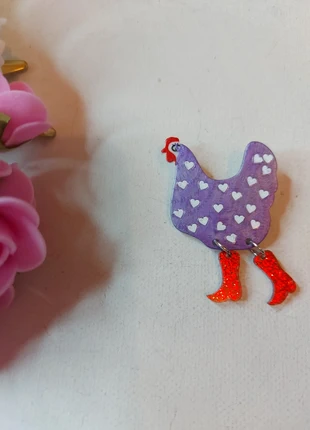 Broche petite poule violette petits coeurs et bottes pailletées, brand: Poulette, condition: Very good, €7.90, €9.00 includes Buyer Protection