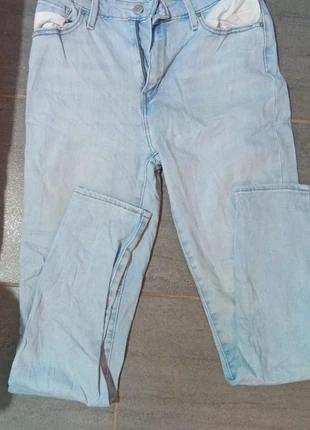 Jean Levi’s femme bleu clair – Taille 36 – Bon état, marque: Levi's, état: Bon état, taille: S / 36 / 8, 15,00 €, 16,45 € Protection acheteurs (Pro) incluse