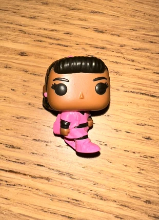 Erica - Kinder Joy - Stranger Things, marca: Kinder, estado: Novo sem etiquetas, tamanho: Prematuro, até 44 cm, €1.00, €1.75 inclui Proteção do Comprador