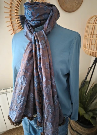 🧣Joli foulard écharpe vintage marron voile brodé bleu 200x50 cm, merk: Vintage, staat: Heel goed, € 6,00, € 7,00 inclusief Kopersbescherming Pro