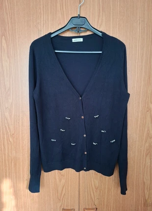 Cardigan blu con applicazioni di strass taglia L CacheCache, brand: Cache Cache, condizioni: Ottime, taglia: L / IT 44 / EU 40, €4.99, €5.94 include la Protezione acquisti