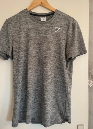 T-shirt Gymshark gris – Taille M – État impeccable, brand: Gymshark, condizioni: Ottime, taglia: M, €15.00, €16.45 include la Protezione acquisti