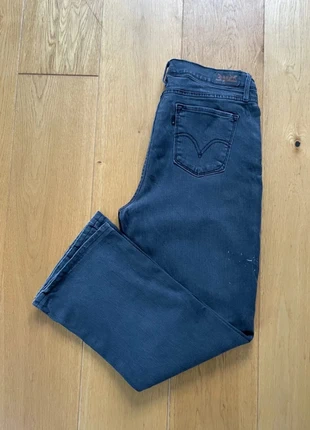 Jean Lévis bootcut gris W31 L32 - Boot cut, marke: Levi's, zustand: Gut, größe: L / 40 / 12, 9,00 €, 10,15 € beinhaltet Vinted-Käuferschutz Pro