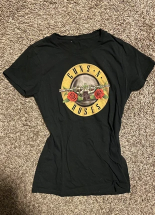 Guns nβ Roses Tshirt, condition: Very good, size: M / US 8-10, $6.00, $7.00 includes Buyer Protection
