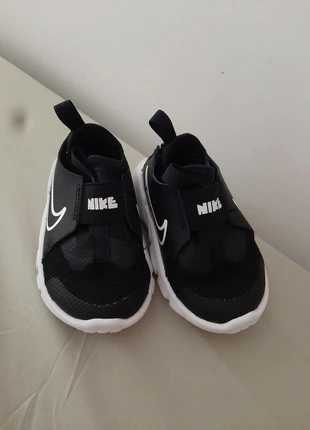 Chaussures Nike bébé taille 21, marke: Nike, zustand: Sehr gut, größe: 21, 12,95 €, 14,30 € inklusive Vinted-Käuferschutz