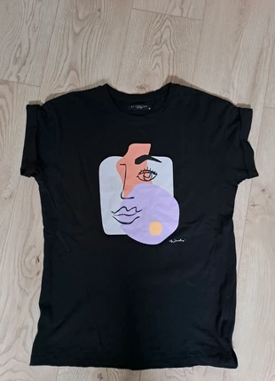 Zwart T-shirt met print – stoer, comfy & altijd goed!, merk: My Jewellery, staat: Heel goed, maat: M / 38 / 10, € 5,00, € 5,95 inclusief Kopersbescherming