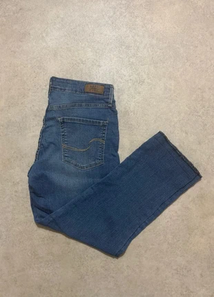 Jean levi’s femme bleu marine taille FR38 W29 coupe modern Capri, marke: Levi's, zustand: Sehr gut, größe: M / 38 / 10, 12,00 €, 13,30 € inklusive Vinted-Käuferschutz