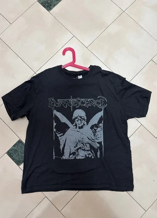 tshirt evanescence h&m taglia L, marque: H&M, état: Très bon état, taille: L / 40 / 12, 5,00 €, 5,95 € Protection acheteurs incluse
