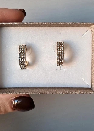 Orecchini a lobo ricoperti da strass, brand: INOX, condizioni: Nuovo senza cartellino, €7.00, €8.05 include la Protezione acquisti