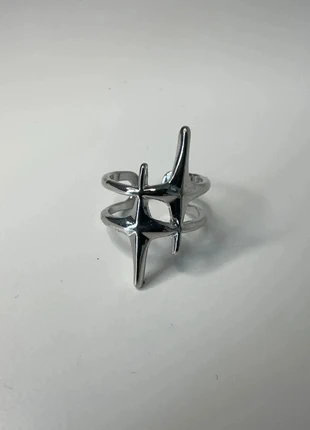 Bague argentée en forme étoiles, marque: CHROME, état: Neuf sans étiquette, taille: Ajustable, 6,99 €, 8,04 € Protection acheteurs (Pro) incluse