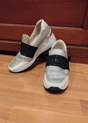 Sneakers Micheal Kors con brillantini. Nr 39, marca: Michael Kors, estado: Muy bueno, tamaño: 39, 30,00 €, 32,20 € Protección al comprador incluida