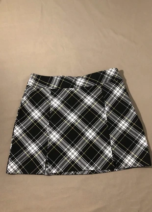 Mini jupe Pimkie noire et blanche écossaise Taille L, marque: Pimkie, état: Très bon état, taille: L / 40 / 12, 8,00 €, 9,10 € Protection acheteurs incluse