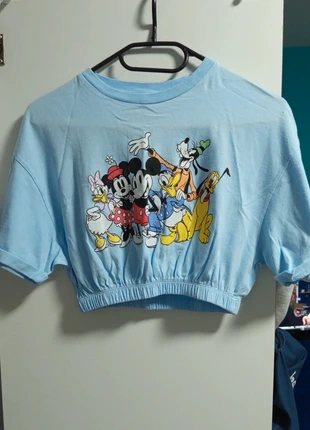 Top Bleu Ciel Mikey Disney 🎨 Tous les Personnages Mikey – Comme Neuf, marque: Bershka, état: Très bon état, taille: XS / 34 / 6, 10,00 €, 11,20 € Protection acheteurs incluse