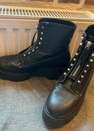 Bottines Bottes cuir noir, marque: Bershka, état: Bon état, taille: 38, 9,00 €, 10,15 € Protection acheteurs incluse