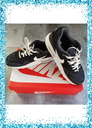 Nike Air Max noires et blanches pointure 38, marque: Nike Air, état: Bon état, taille: 38, 44,00 €, 46,90 € Protection acheteurs incluse