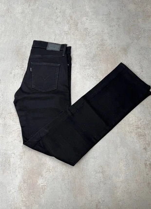 Jean Levis Slimming straight Femme Noir vintage – Taille 38 (W28 L32), merk: Levi's, staat: Heel goed, maat: M / 38 / 10, € 15,00, € 16,45 inclusief Kopersbescherming