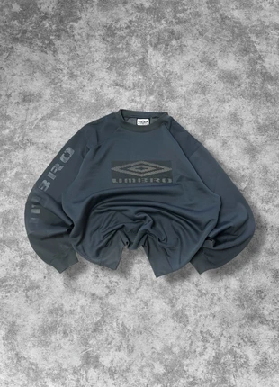 Pull Umbro vintage 90s gris big logo relief central - M oversize, marque: Umbro, état: Très bon état, taille: M, 49,90 €, 53,10 € Protection acheteurs incluse