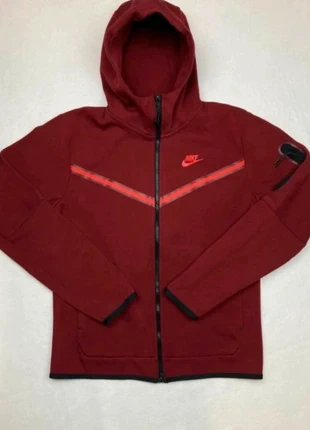 Veste Nike Tech taille S rouge authentique full zip à capuche mixte, marque: Nike, état: Très bon état, taille: S, 24,00 €, 25,90 € Protection acheteurs incluse