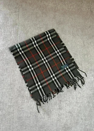 Écharpe Burberry gris foncés, marque: Burberry, état: Très bon état, 50,00 €, 53,20 € Protection acheteurs (Pro) incluse