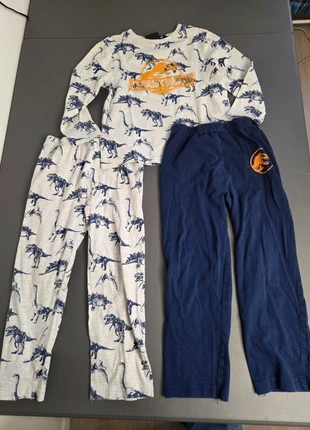 Pyjama Jurassic World Primark 5 ans, brand: Primark, condition: Very good, size: 5 years / 110 cm, €2.00, €2.80 includes Buyer Protection