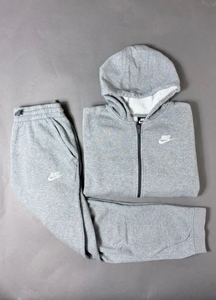 Survêtement Nike gris, marque: Nike, état: Très bon état, taille: S, 45,00 €, 47,95 € Protection acheteurs incluse