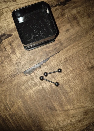 Piercing 2 stuks, staat: Heel goed, € 2,50, € 3,33 inclusief Kopersbescherming