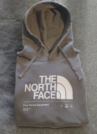Felpa The North Face grigia con cappuccio • Logo grande • Ottime condizioni, marca: The North Face, estado: Muy bueno, tamaño: M, 28,00 €, 30,10 € Protección al comprador incluida