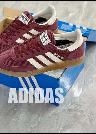 Coleção de Decorações e Presentes de Natal da Adidas, marque: adidas, état: Neuf avec étiquette, taille: 39, 45,00 €, 47,95 € Protection acheteurs incluse